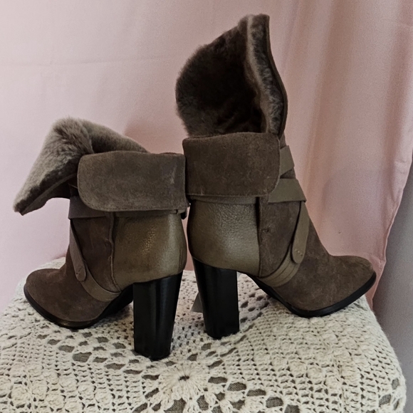 New ! Calvin Klein Taupe Leather and Fur Booties, size 7.5. - Picture 3 of 16